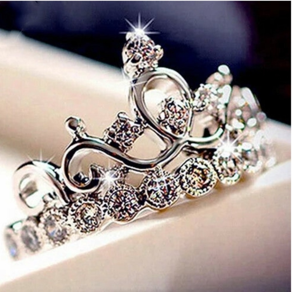 ๐ Gorgeous ๐ Crown Ring - Picture 4 of 4
